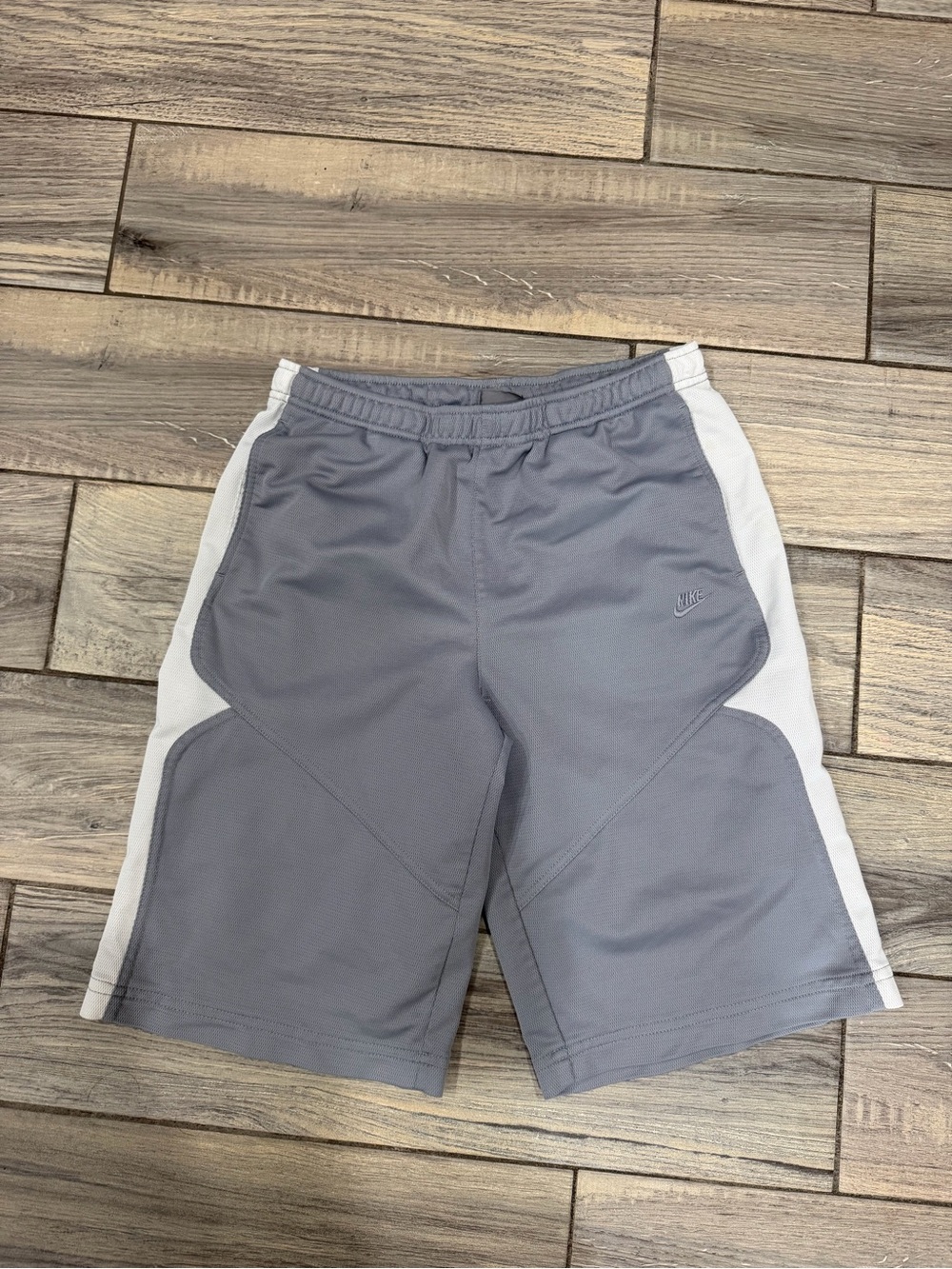 Nike Gray and White Boys Athletic Shorts Gray Tag Size L EUC